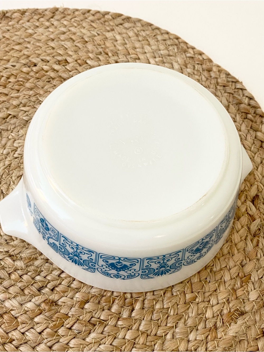 vintage PYREX Horizon 1.5 pint Casserole Dish (472) in Blue & White - Picture 6 of 8
